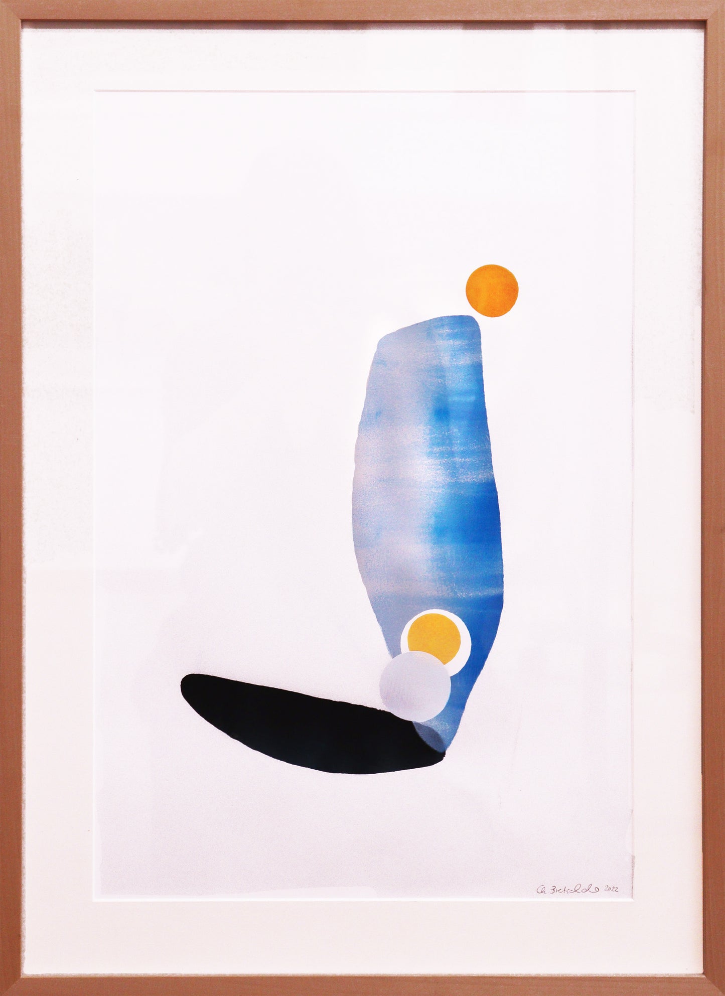 Original Monotypie von Christina Bretschneider, abstrakte Darstellung von Formen: blaue Form, stehend mit schwarzer Form liegend, wie ein Schatten. Kreisformen in gelb, orange und grau dazu platziert. Auf weißem Papiergrund. Monotypie auf Papier, unten rechts Signatur, erhältlich bei Galerie Waldbach - What The Artist Made