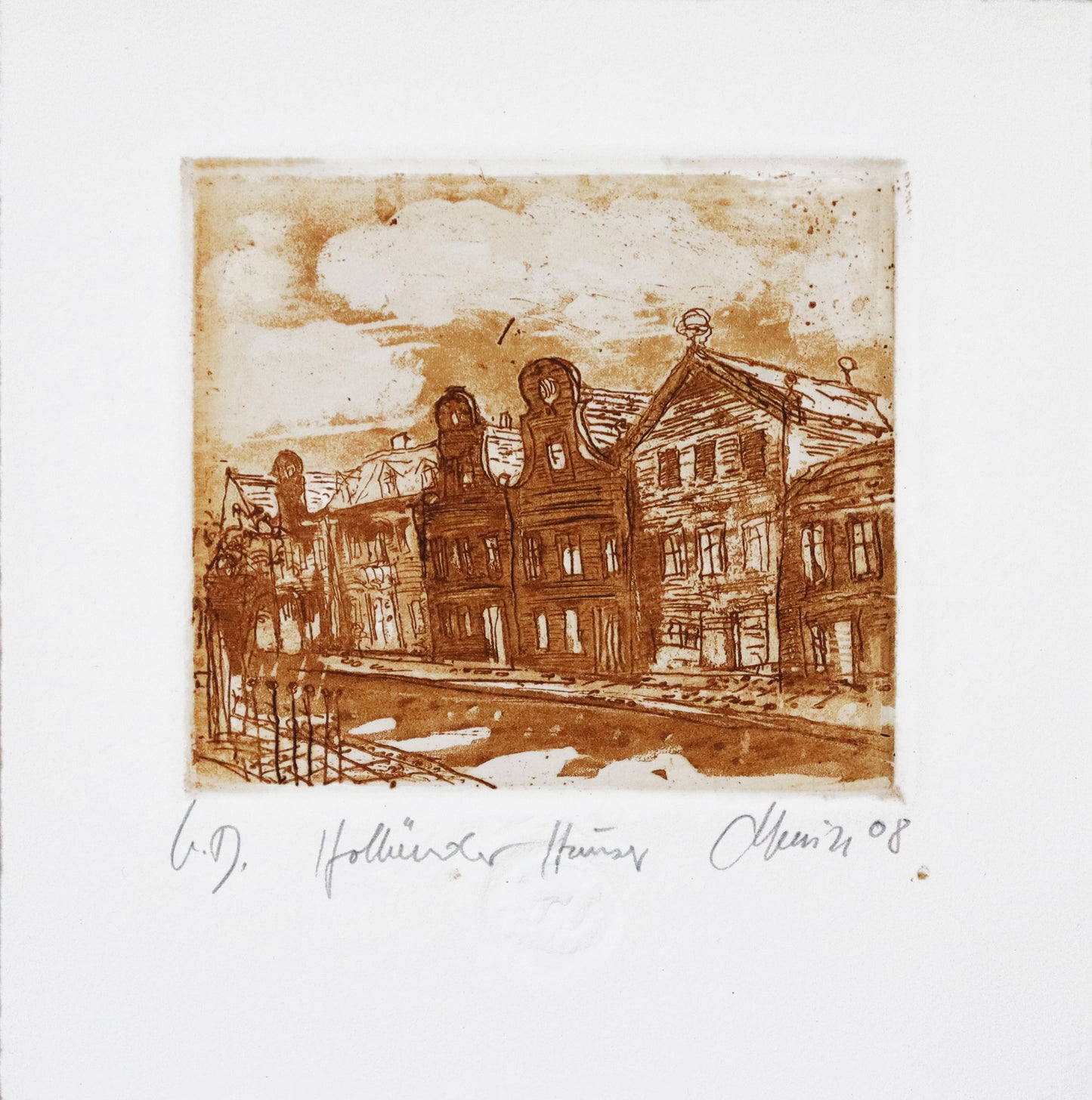 Radierung, signiert von Christian Heinze, Titel „Holländerhäuser“ –  Farbige Radierung, Büttenpapier mit Büttenrand, Blick auf Häuser im Holländischen Viertel mit Straße im Vordergrund. Unten am Bildrand der Bildtitel, Prägestempel und Signatur. In Sepiatönen - erhältlich bei Galerie Waldbach - What The Artist Made