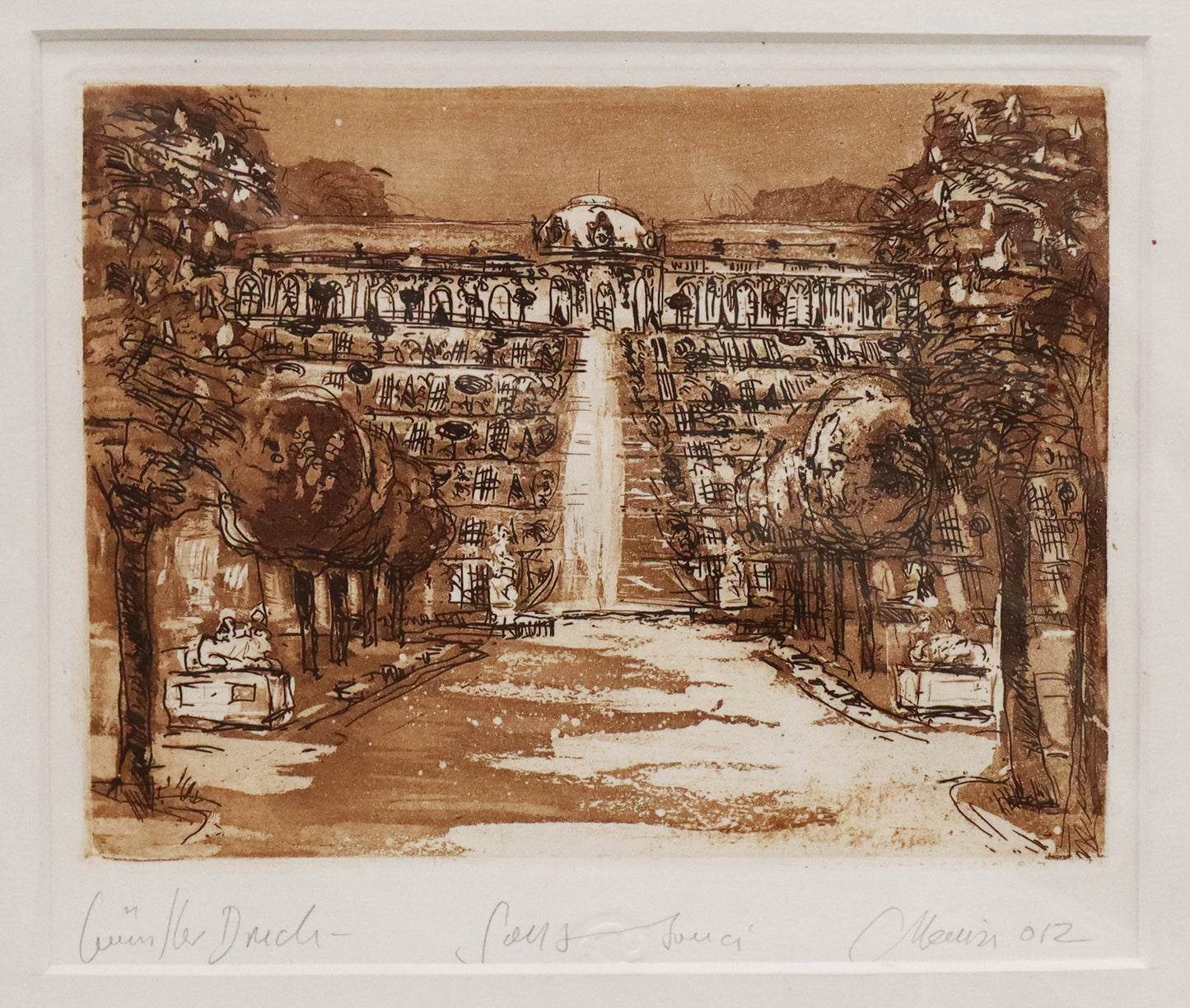 Radierung, signiert von Christian Heinze, Titel „Sanssouci“ –  Farbige Radierung, Büttenpapier mit Büttenrand, Blick zum Schloss Sanssouci mit Terrassen, Potsdamer historische Architektur. Unten am Bildrand der Bildtitel und Signatur. In Sepiatönen, mit Passepartout, Detailansicht - erhältlich bei Galerie Waldbach - What The Artist Made