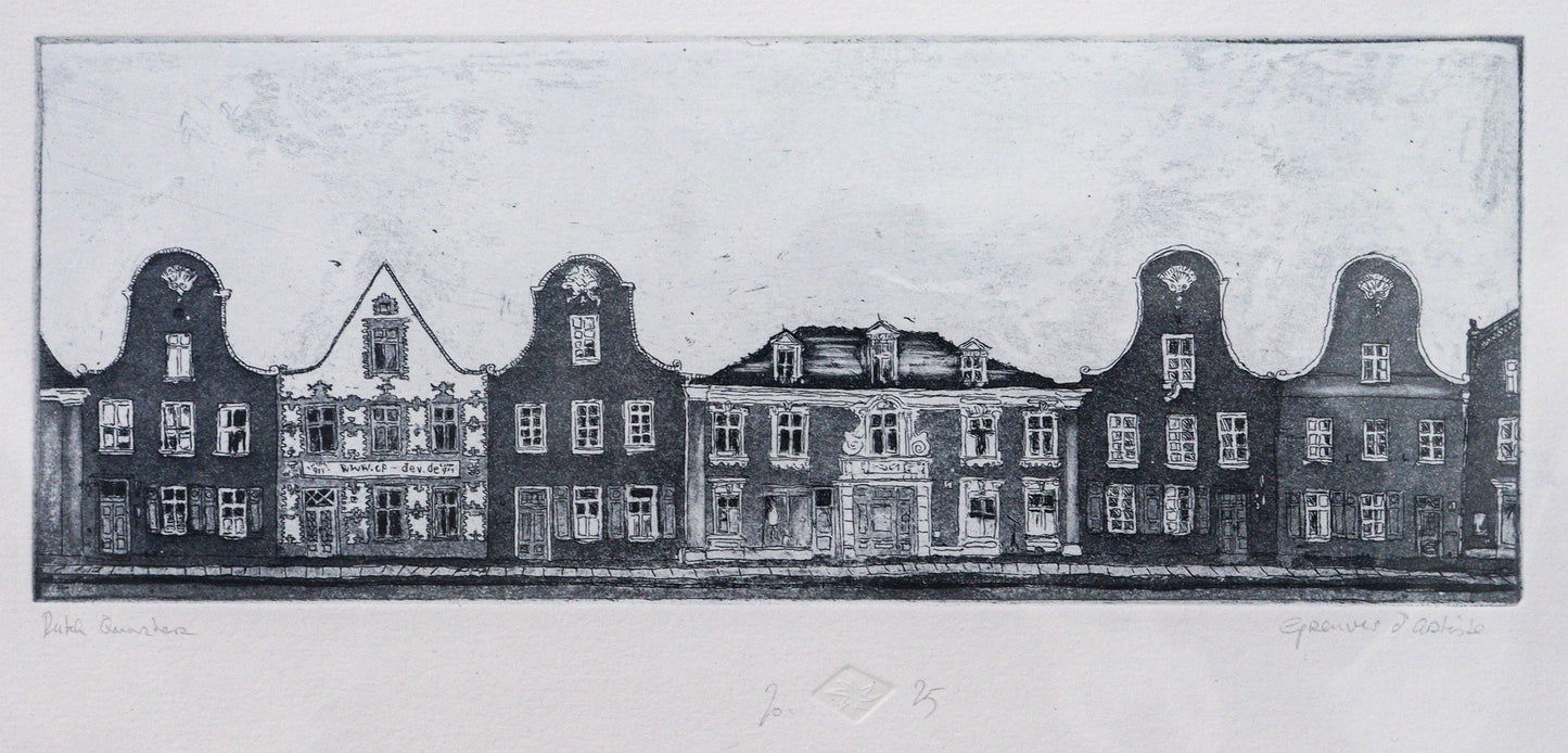 Original Radierung von Frank Lindenberg, Titel "Dutch Quarters", Detailansicht.  Darstellung einer Häuserzeile des Holländischen Viertels in Potsdam, mit typischer Architektur.  Radierung auf Karton, Farbe blau-schwarz erhältlich bei Galerie Waldbach - What The Artist Made