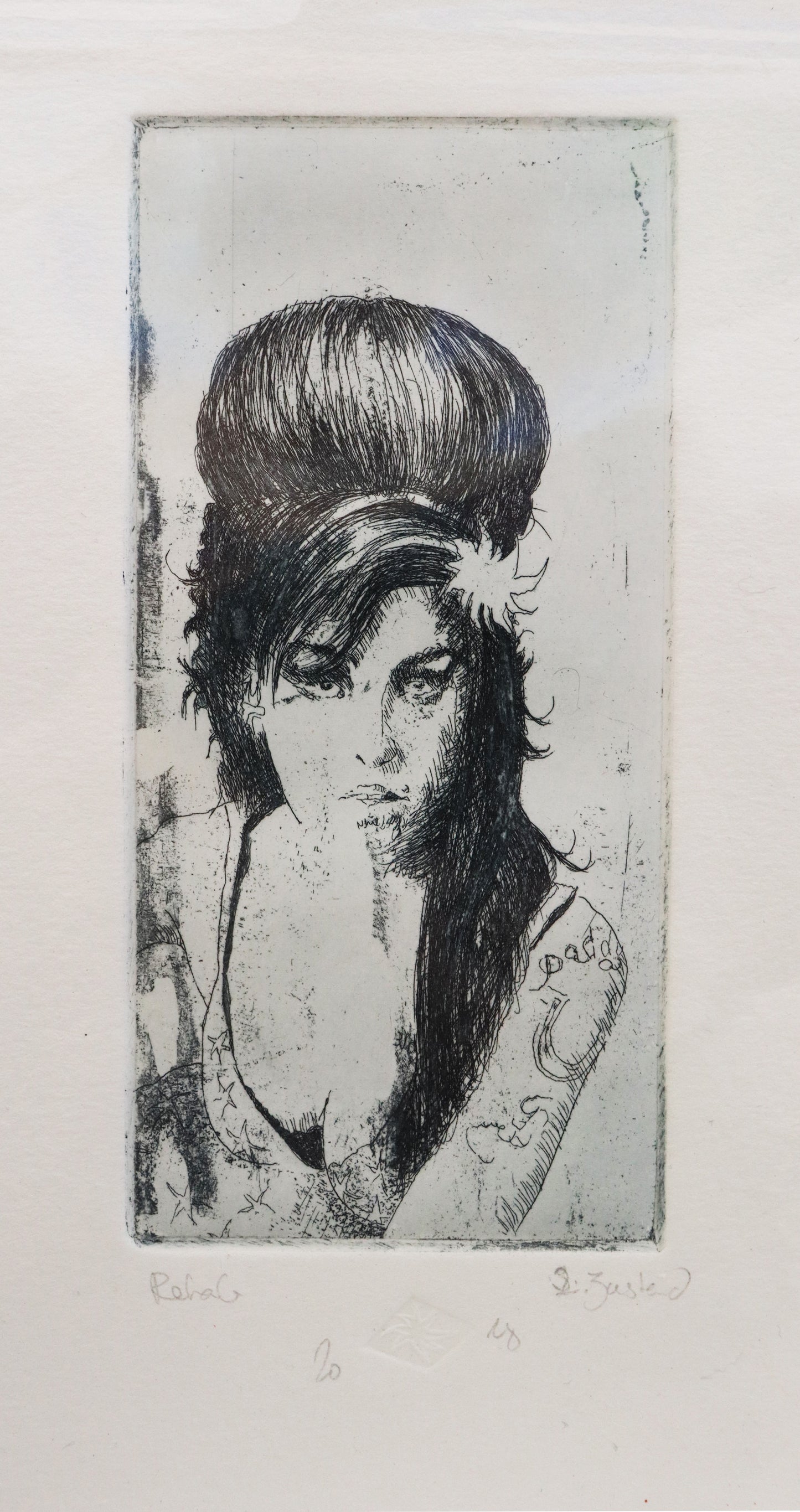 Original Radierung von Frank Lindenberg,  Titel "Rehab". Porträt von Amy Winehouse, Radierung auf Karton, Detailansicht, erhältlich bei Galerie Waldbach - What The Artist Made