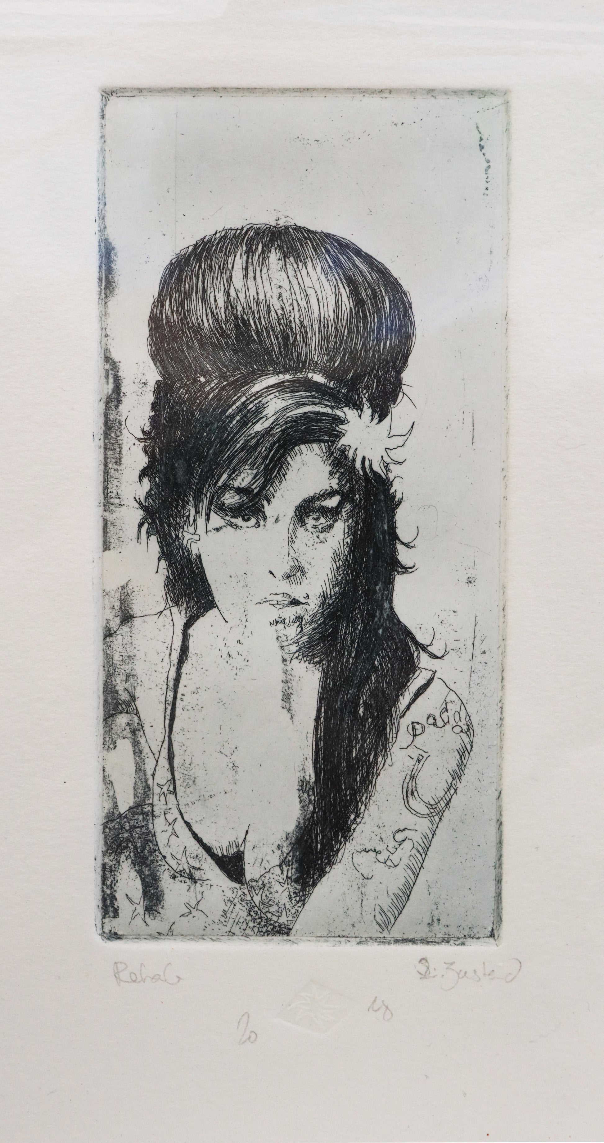 Original Radierung von Frank Lindenberg,  Titel "Rehab". Porträt von Amy Winehouse, Radierung auf Karton, Detailansicht, erhältlich bei Galerie Waldbach - What The Artist Made