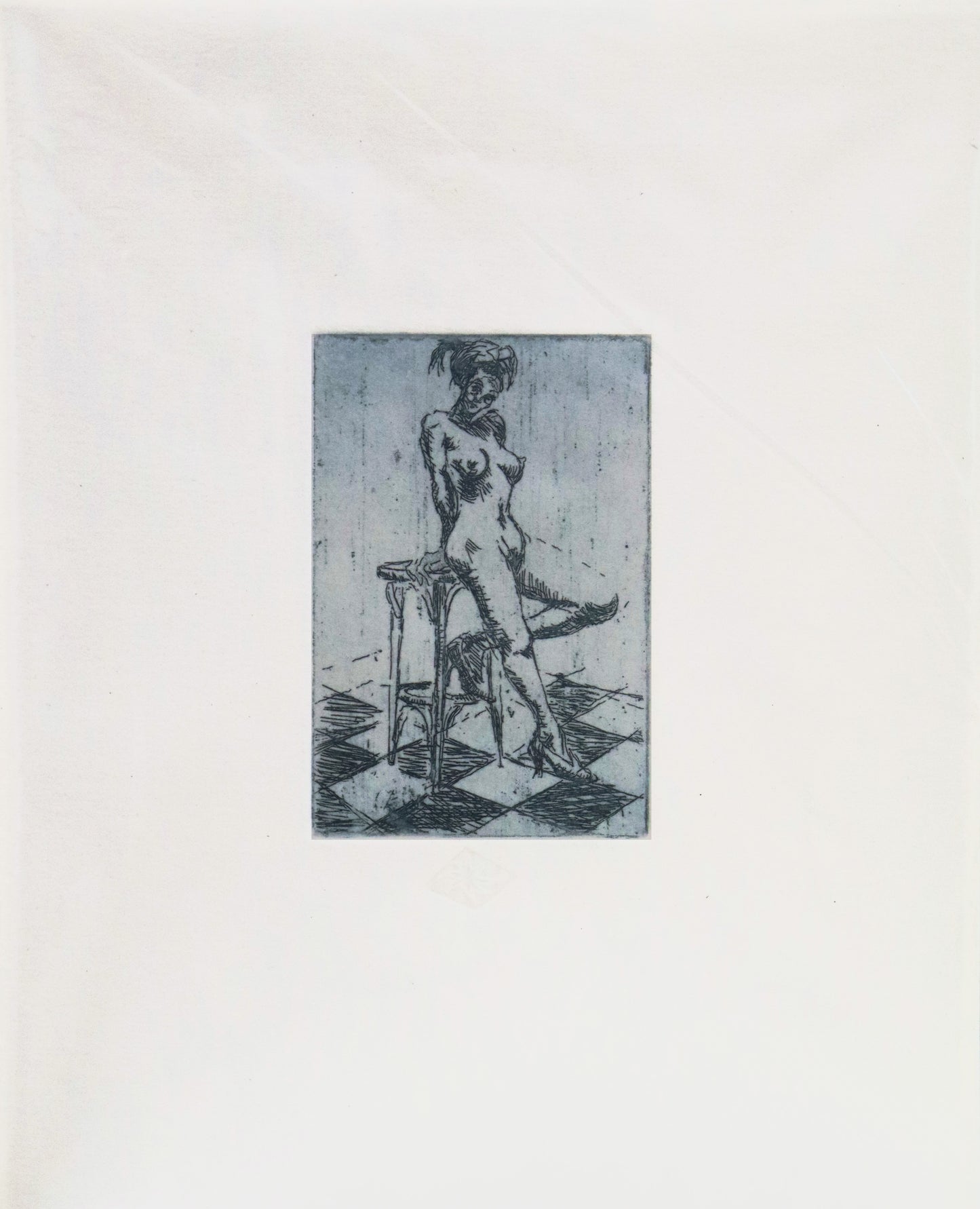 Original Radierung von Frank Lindenberg, Titel: "Schachdame". Darstellung einer Frau als Akt mit Absatzschuhen, stehend an Barhocker gelehnt, mit Kopfschmuck, Radierung auf Karton, erhältlich bei Galerie Waldbach - What The Artist Made