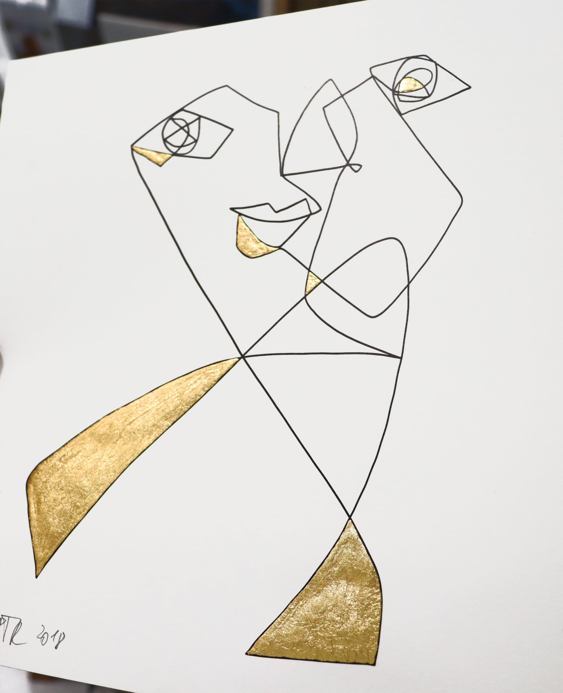 Original Grafik, Mixed Media von Peter Rogge, Titel „Engel mögen dich begleiten“ – Detailsicht auf die goldenen Flächen. Erhältlich bei Galerie Waldbach - What The Artist Made