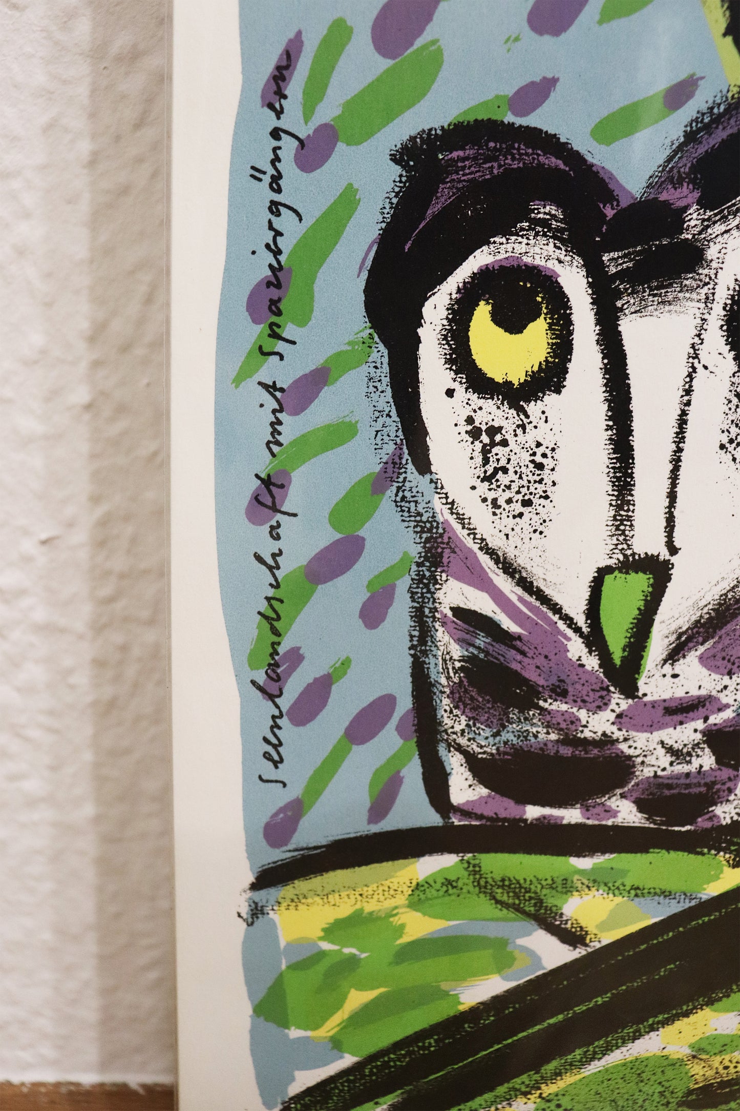 Druck Edition Trodler, von Wolf-Dieter Pfennig, Titel "Seenlandschaft mit Spaziergängern" –Detailaufnahme vom gedruckten Titel des Bildes. Erhältlich bei Galerie Waldbach - What The Artist Made 