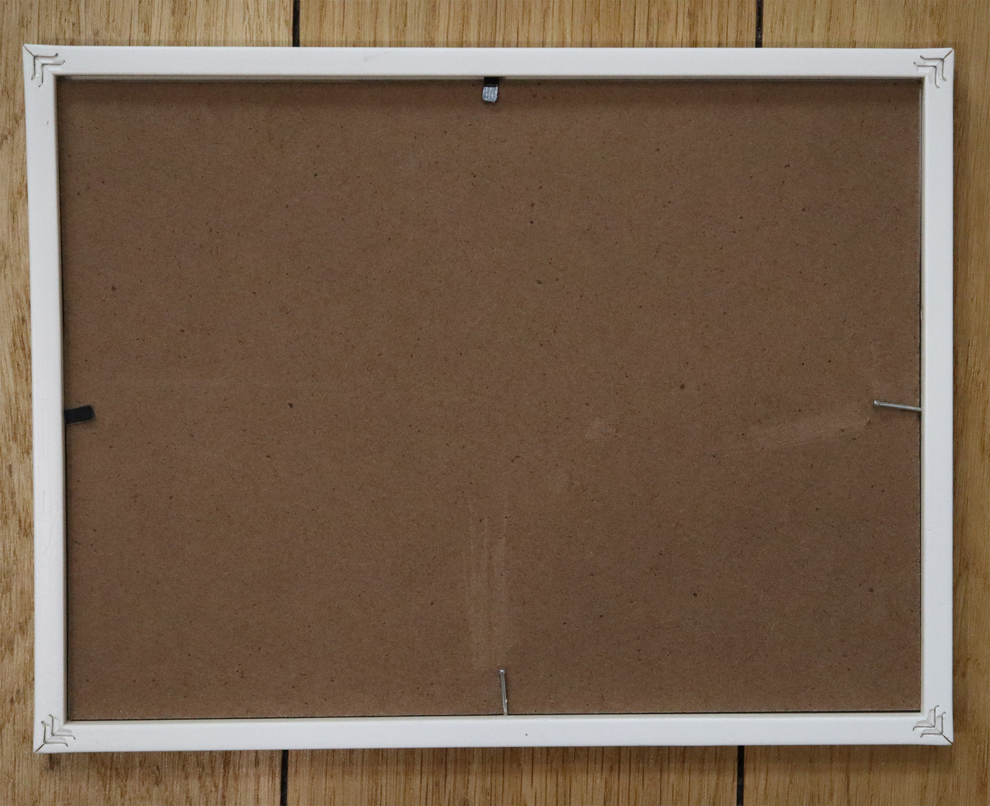 Original Mixed-Media-Malerei von Wolf-Dieter-Pfennig, ohne Titel  – Ansicht der Rückseite des Rahmens. Mixed Media auf Papier, signiert, erhältlich bei Galerie Waldbach, What the Artist Made