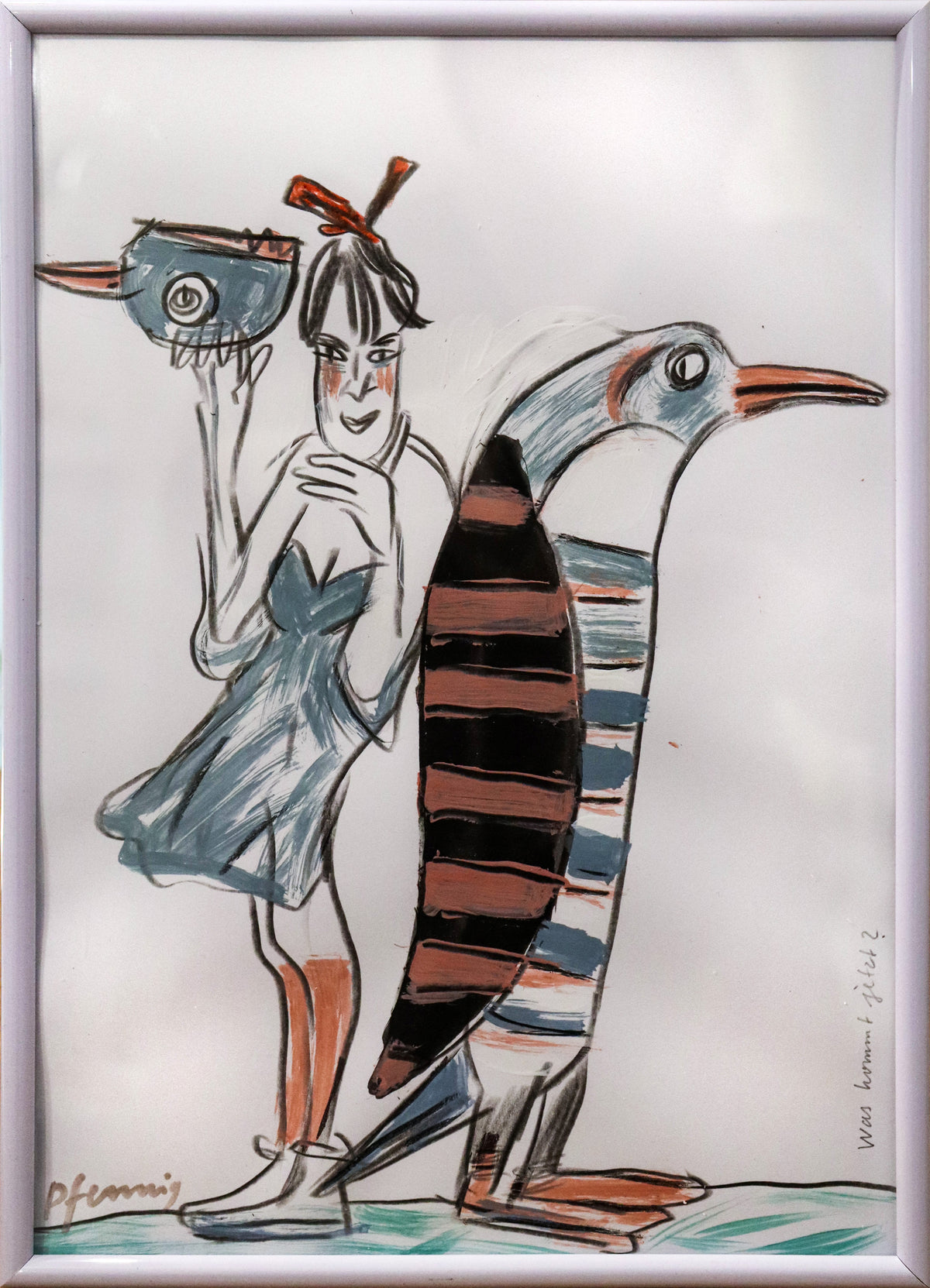 Original Mixed-Media-Malerei von Wolf-Dieter-Pfennig, Titel „Was kommt jetzt?“  – expressive Darstellung einer Frau im blauen Kleid, die zum Betrachter lächelnd blickt. Sie hält einen Vogelkopf in der Hand und neben ihr stehend, schaut ein Pinguin zu ihr. Mixed Media auf Papier, signiert, erhältlich bei Galerie Waldbach, What the Artist Made