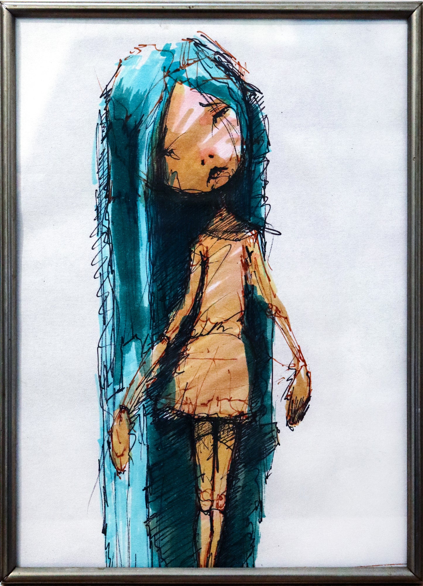 Original Mixed-Media von XNine, Graffiti-Künstler aus Potsdam, ohne Titel. Ausdrucksstarkes emotionales Porträt einer Person/Mädchen mit traurigem Blick. Es steht vor weißem Hintergrund, mit türkisen langen Haaren. Gerahmt, erhältlich bei Galerie Waldbach - What The Artist Made