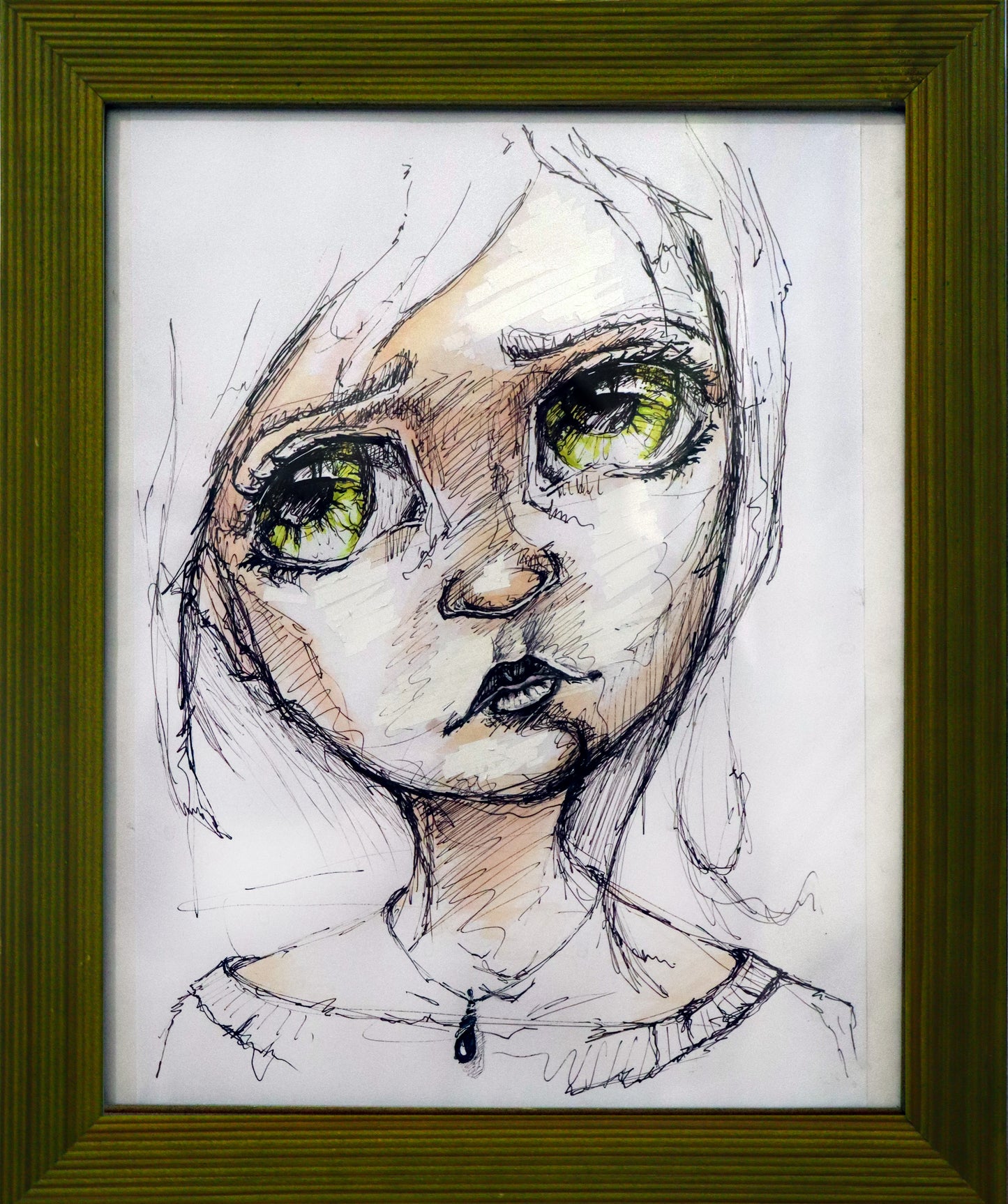 Original Mixed-Media von XNine, Graffiti-Künstler aus Potsdam, ohne Titel. Ausdrucksstarkes emotionales Porträt einer Person/Mädchen mit traurigem Blick. Es schaut mit großen grünen Augen seitlich aus dem Bild heraus. Gerahmt, erhältlich bei Galerie Waldbach - What The Artist Made