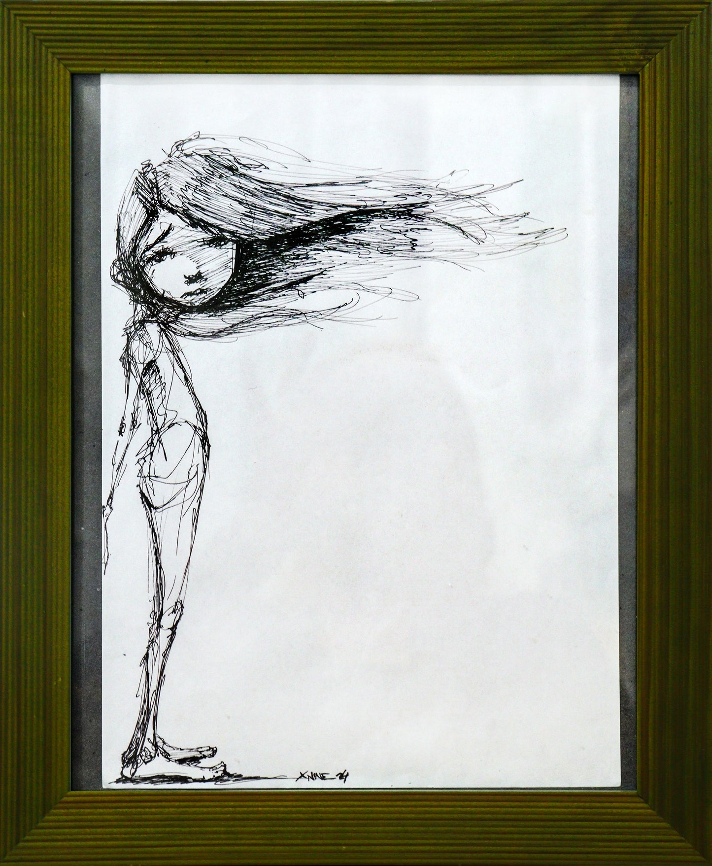 Original Mixed-Media von XNine, Graffiti-Künstler aus Potsdam, ohne Titel. Ausdrucksstarkes emotionales Porträt einer Person/Mädchen mit aufgerichtetem Stand in Seitenansicht. Das Mädchen schaut den Betrachter mit traurigem Blick an. Gerahmt, erhältlich bei Galerie Waldbach - What The Artist Made