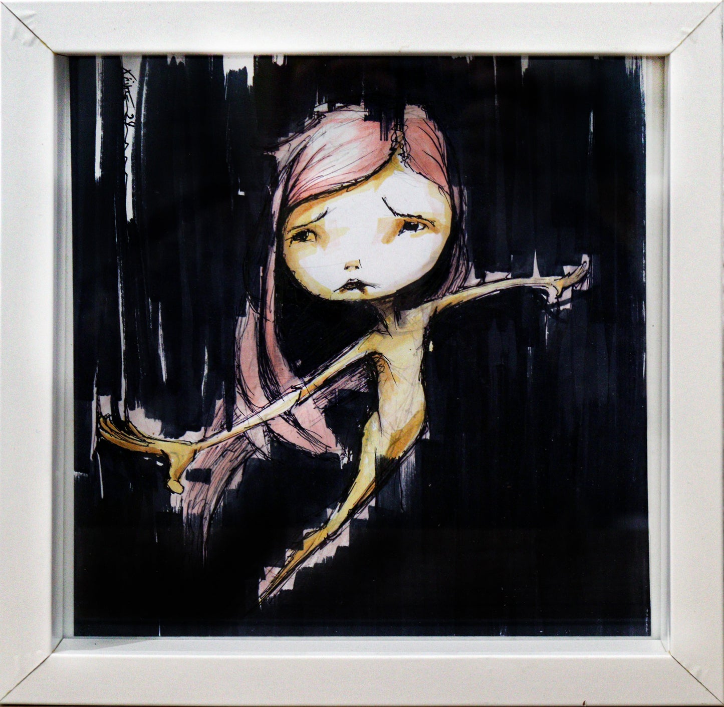 Original Mixed-Media von XNine, Graffiti-Künstler aus Potsdam, ohne Titel. Ausdrucksstarkes emotionales Porträt einer Person/Mädchen, schwebend vor einem schwarzen Hintergrund, Spuren vom Marker mit weißen Lücken. Es streckt die Arme aus und schaut mit traurigem Blick links aus dem Werk. Gerahmt, erhältlich bei Galerie Waldbach - What The Artist Made