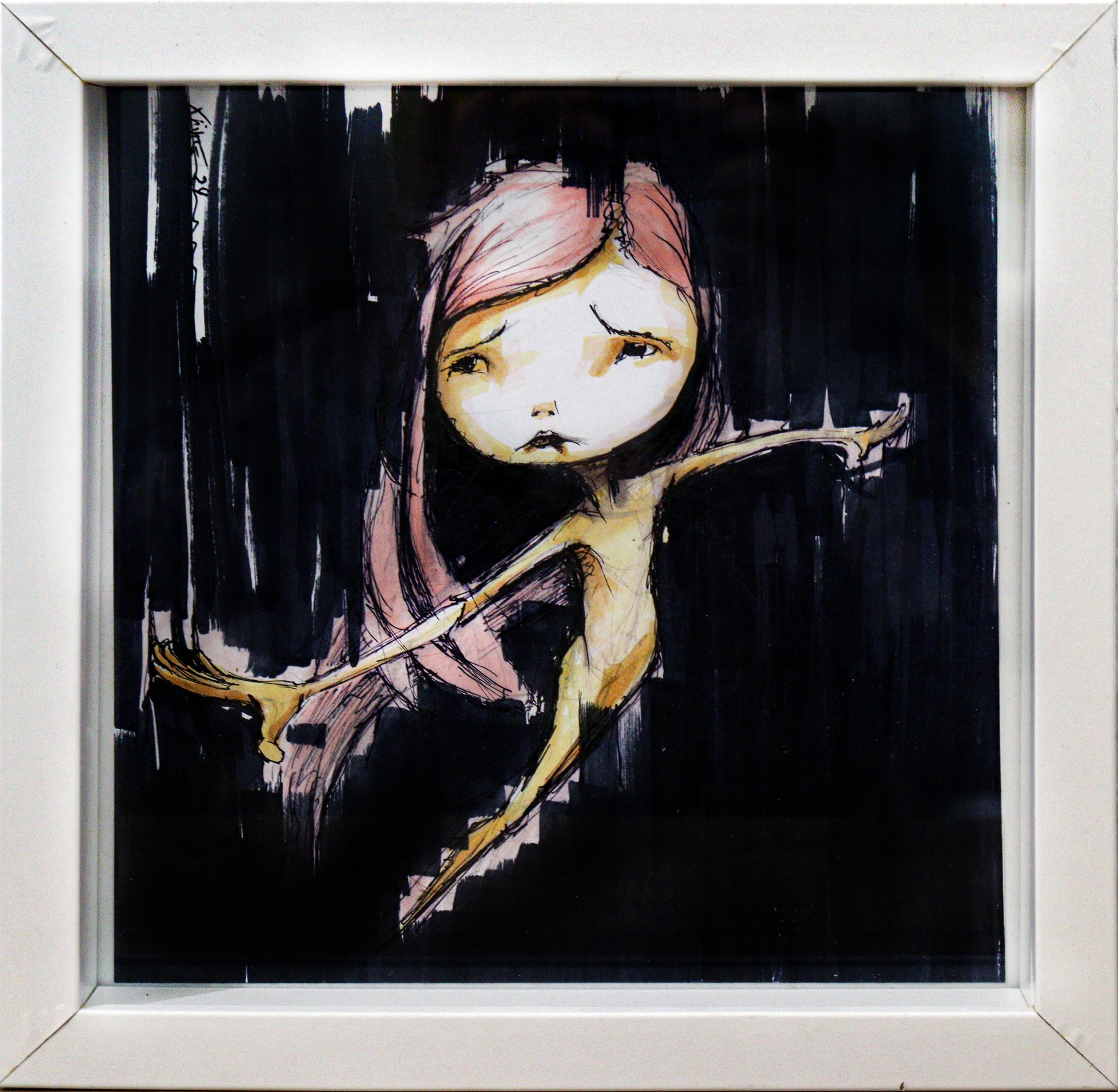 Original Mixed-Media von XNine, Graffiti-Künstler aus Potsdam, ohne Titel. Ausdrucksstarkes emotionales Porträt einer Person/Mädchen, schwebend vor einem schwarzen Hintergrund, Spuren vom Marker mit weißen Lücken. Es streckt die Arme aus und schaut mit traurigem Blick links aus dem Werk. Gerahmt, erhältlich bei Galerie Waldbach - What The Artist Made